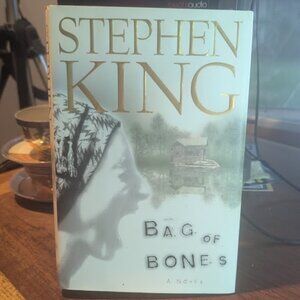 Hard Backed Book Steven King "Bag Of Bones"